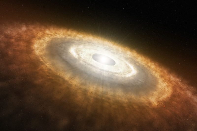 Молодая звезда окружена протопланетным диском