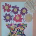 Дитячий майстер-клас «Ваза з квітами» (листівка з кольорового паперу)   Сьогодні я хочу Вам розповісти про те, як ми з дітьми виготовляли листівку Ваза з квітами з кольорового паперу, використовуючи різні техніки