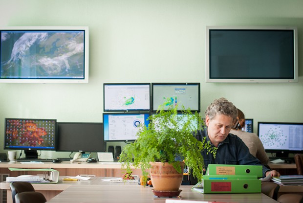 Такі моделі можуть бути глобальними, які покривають всю Землю, або локальними, які покривають окрему ділянку планети