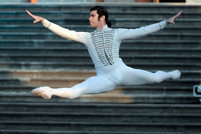 Наступними центральними роботами для Миколи стали партія Джемса в балеті «Сіліфіда» і Паганіні в однойменній постановці
