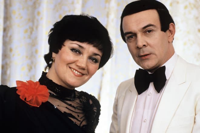У листопаді 1974 року Муслім Магомаєв одружився зі співачкою: пара планувала скромне торжество, але рідні та друзі влаштували їм банкет в столичному ресторані