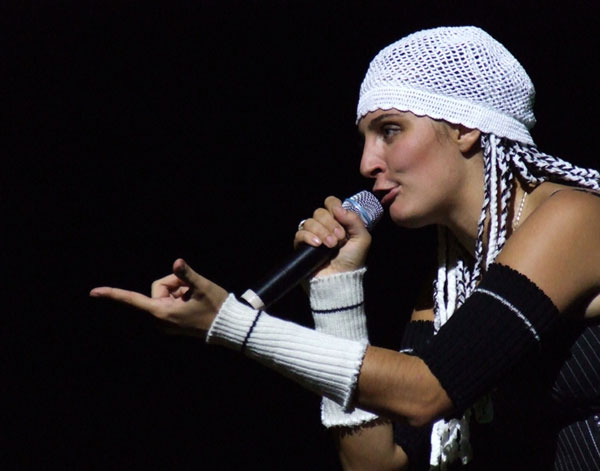 У січні цього ж року вона перемогла Леоніда Агутіна в телепередачі «Музичний ринг» на каналі НТВ, набравши майже в п'ять разів більше голосів слухачів