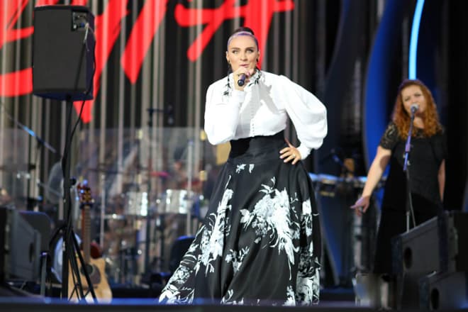 Латиноамериканські мотиви прозвучали в пісні Mueve la Cintura Mulata, виконаної Ваєнга з Роберто Келем Торресом, який представляв Кубу на конкурсі «Нова хвиля» в 2013 році