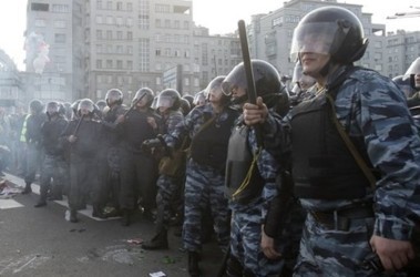 6 мая 2012, 20:13 Переглядів:   У зіткненнях на Болотній постраждали 20 поліцейських, фото Reuters