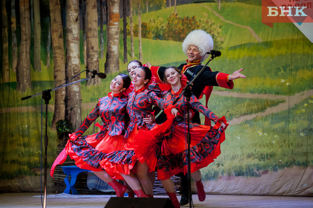 Дух козацької вольниці настільки вразив і без того захоплену публіку, що на завершення концерту зал танцював і несамовито аплодував артистам