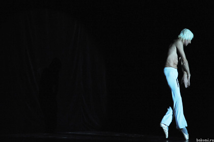 Професійні танцюристи, котрі розуміються на балеті, відзначили, що в першому відділенні трупа відверто халтура
