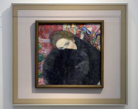 Картина Густава Клімта «Дама з муфтою» (Фото: ЧТК)   Днями «втікачка» поповнила збори празької Національної галереї в ярмаркових палаці