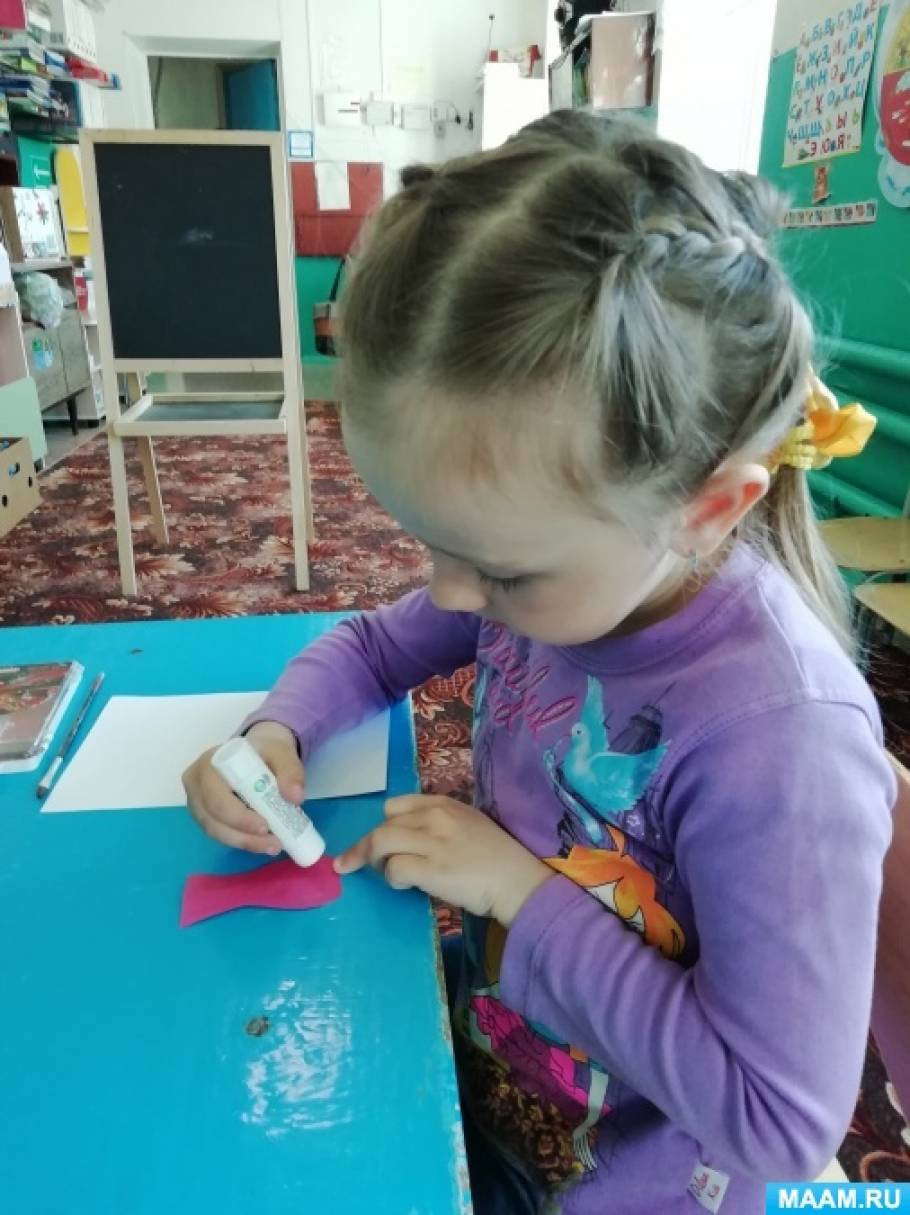 Фотозвіт про НСД з малювання з елементами аплікації «Гілочки верби» з дітьми 5-6 років   Мета: Розвивати естетичне сприйняття, образні уявлення, уяву і творчість, використовувати засвоєні прийоми малювання та аплікації