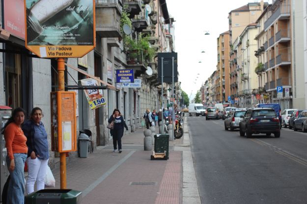 Хоч в Мілані і є офіційний Чайнатаун ​​(район   via Paolo Sarpi   ), Можна сміливо сказати, що більшість представників цієї та багатьох арабських та африканських країн влаштувалися на відрізку від площі Лорето до станції метро Cascina Gobba