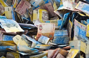 19 вересня 2012, 8:05 Переглядів:   Експерт: Вкладники масово почнуть забирати гривневі депозити