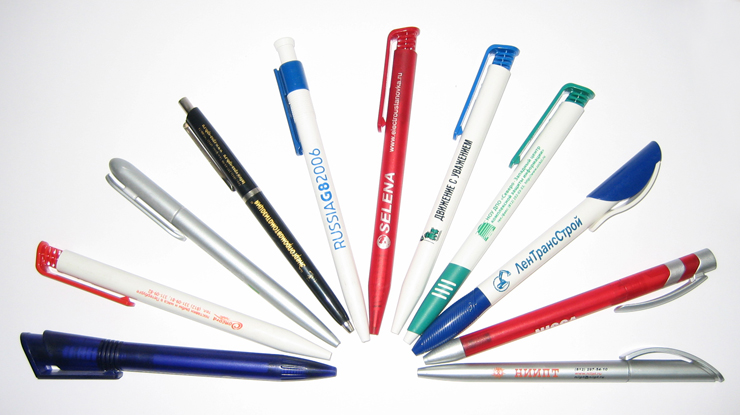 Відмінним варіантом недорого і корисного сувеніра є кулькова ручка з логотипом фірми-замовника