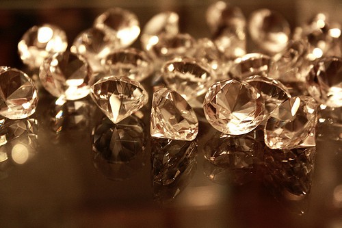Тому пропоную вам відправитися в дивовижний світ діамантів, щоб відкрити для себе цей камінь трішечки більше