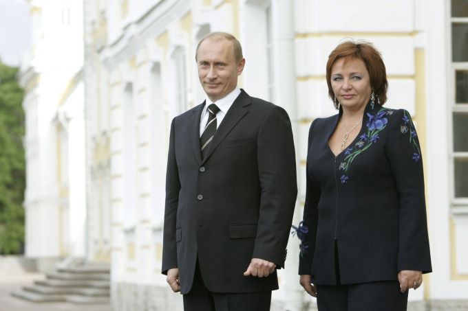 Через кілька місяців, 6 червня 2013 року, Володимир і Людмила Путіни під час антракту балету «Есмеральда» в Кремлі дали спільне інтерв'ю, в якому повідомили, що їх «шлюб завершений»