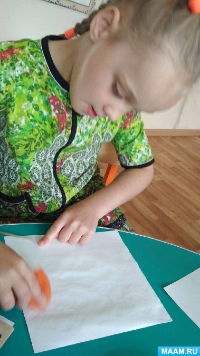 Конспект заняття з малювання «Рибка в річці» з використанням нетрадиційної способу по мокрому листу »в середній групі   Цілі і завдання -Навчити дітей малювати нетрадиційним способом «по мокрому» листу