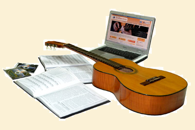 Домашнє навчання гітарі може здійснюватися в дистанційній формі, яка відома і успішно практикується вже більше 100 років
