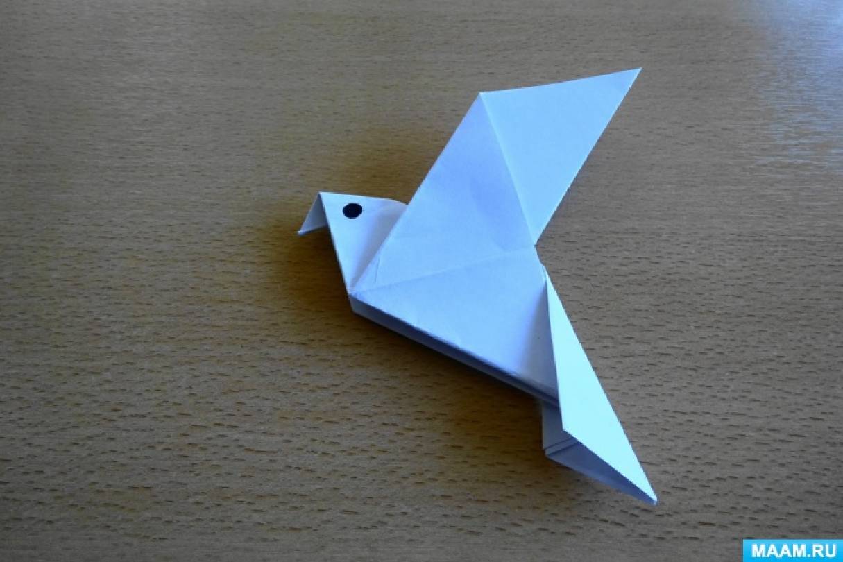 Майстер-клас з орігамі «Білий голуб»   Матеріал для виконання майстер - класу: аркуш білого паперу квадратної форми, чорний фломастер