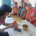 Експериментування з піском і кольоровою крейдою, малювання кольоровим піском   Конспект НСД по експеріментіровaнію - рісовaнію з кольоровим піском в підготовчій группеШішкіна Oлеся Зaдачі: познайомити дітей із способом