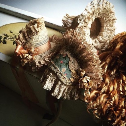Шикарні вбрання для ляльок створює Ірина Куземина
