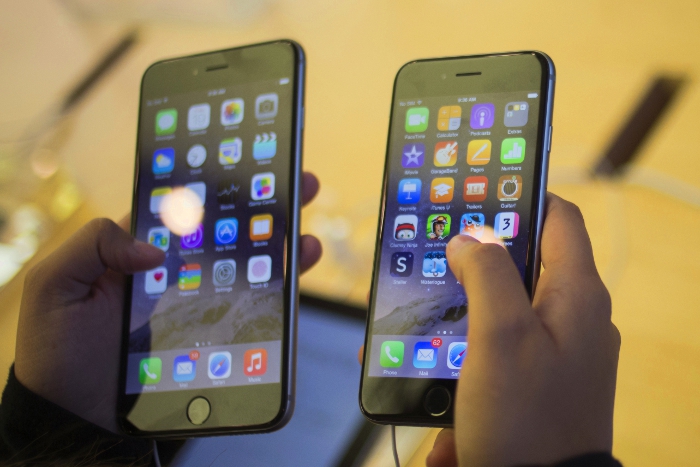 Росія потрапила у другу хвилю продажів смартфонів Apple нового покоління разом з 20 іншими країнами, в числі яких також Австрія, Швеція, Іспанія, Нова Зеландія і Туреччина   iPhone 6 і iPhone 6 Plus   Фото: Reuters   Москва