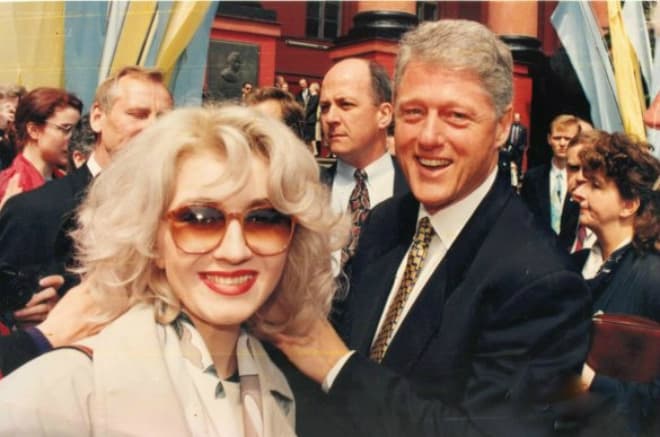 Після гастрольного туру 1994 співачка вважається найвідомішою зіркою України, і їй надано честь зустрітися з американським президентом   Біллом Клінтоном   , Що стало визнанням таланту і популярності естрадної виконавиці