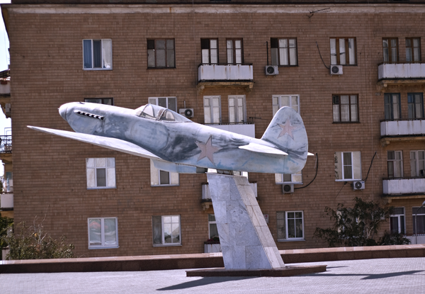 Однак у музею-панорами залишилося кілька цікавих експонатів, наприклад, макет літака-бомбардувальника Су-2, подарований   Волгограду   колективом ОКБ Сухова