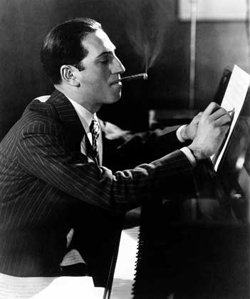 Він створював симфонічні і фортепіанні п'єси, засновані на джазової гармонії: Рапсодія в блакитному (Rhapsody in blue, 1924), сюїта Американець в Парижі (An American in Paris, 1928)