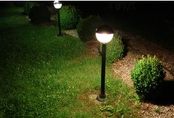 У наш час для управління освітленням на вулиці та прилеглої до будинку території найчастіше використовуються фотодатчики (   сутінкові вимикачі   )