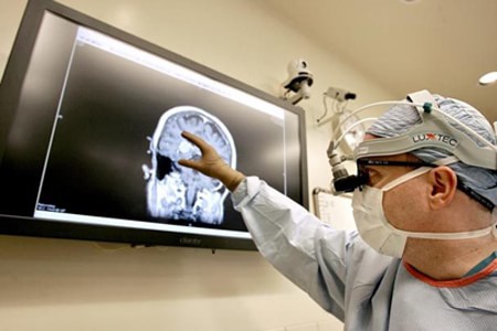 Велика частина пацієнтів, що мають в своєму анамнезі діагноз «злоякісна пухлина головного мозку», не проживають і року з моменту виявлення хвороби