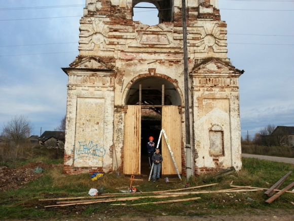 Реставрація Ухотской Троїцької Церкви