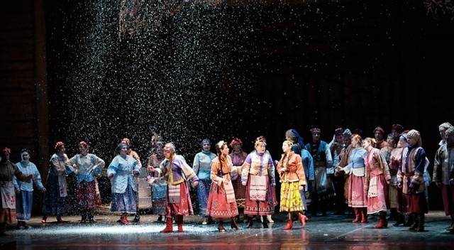 В цей день на сцені пройде опера Миколи Римського-Корсакова «Ніч перед Різдвом» за мотивами однойменної повісті Миколи Гоголя